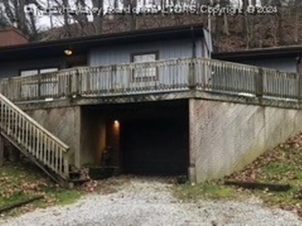 1835 Spring Dr, South Charleston, WV 25303