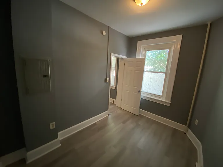 811 W Main St #6 — Photo 3