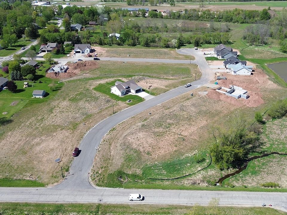 2nd image of Goldfinch Dr #8
