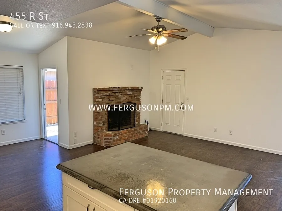 Fantastic Three Bedroom Home in a Classic Lincoln Neighborhood — Photo 4