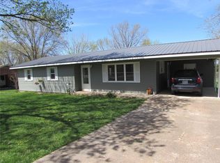 1115 Dewey St, Houston, MO 65483