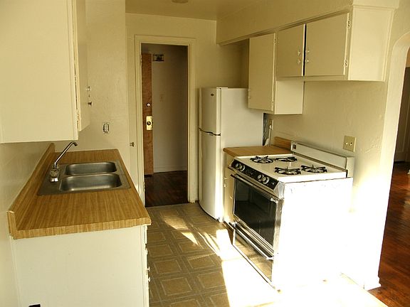 4th image of 420 W Parkwood Dr
