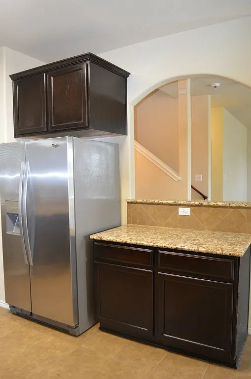 3 bed, 2.5 bath, 2189 sqft, $1,700 — Photo 4
