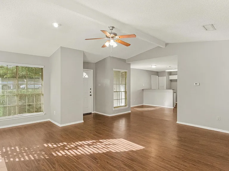 8311 Treehouse Ln — Photo 32