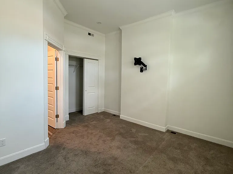 433 Oak St #1 — Photo 8