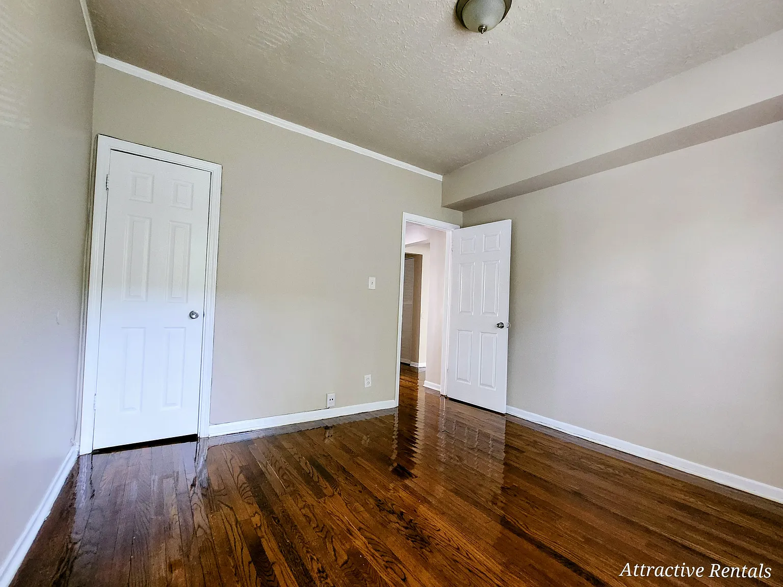 2 bed, 1000 sqft, $1,100 — Photo 4