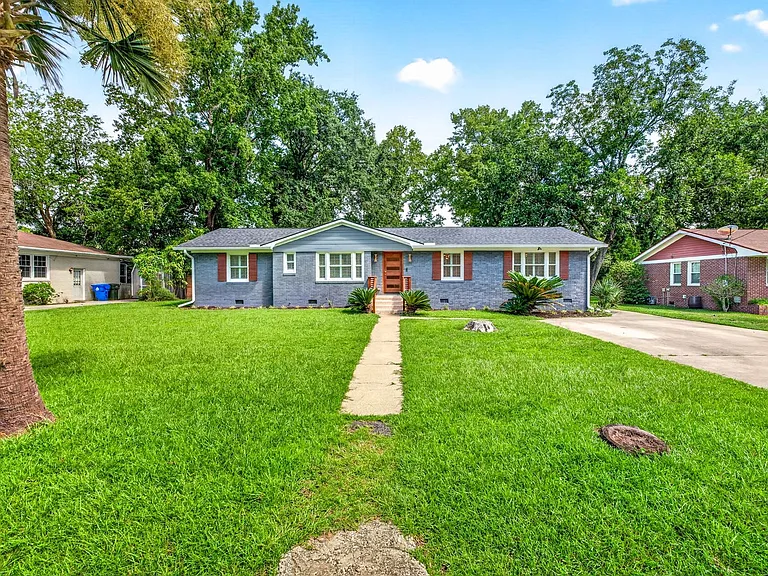 1118 Browning Rd — Photo 3