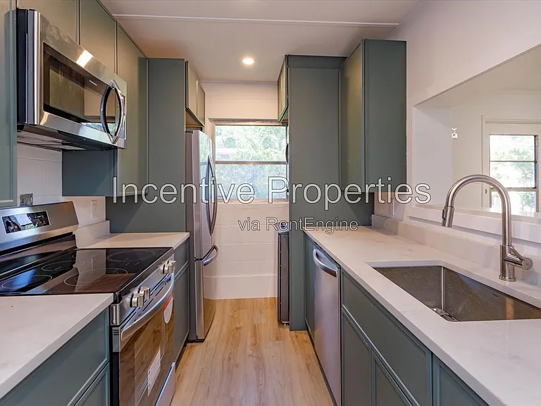 816 Putnam Ave — Photo 5