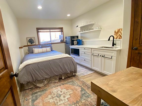 Private suite. New queen bed with articulated frame to raise /lower. Storage provided.