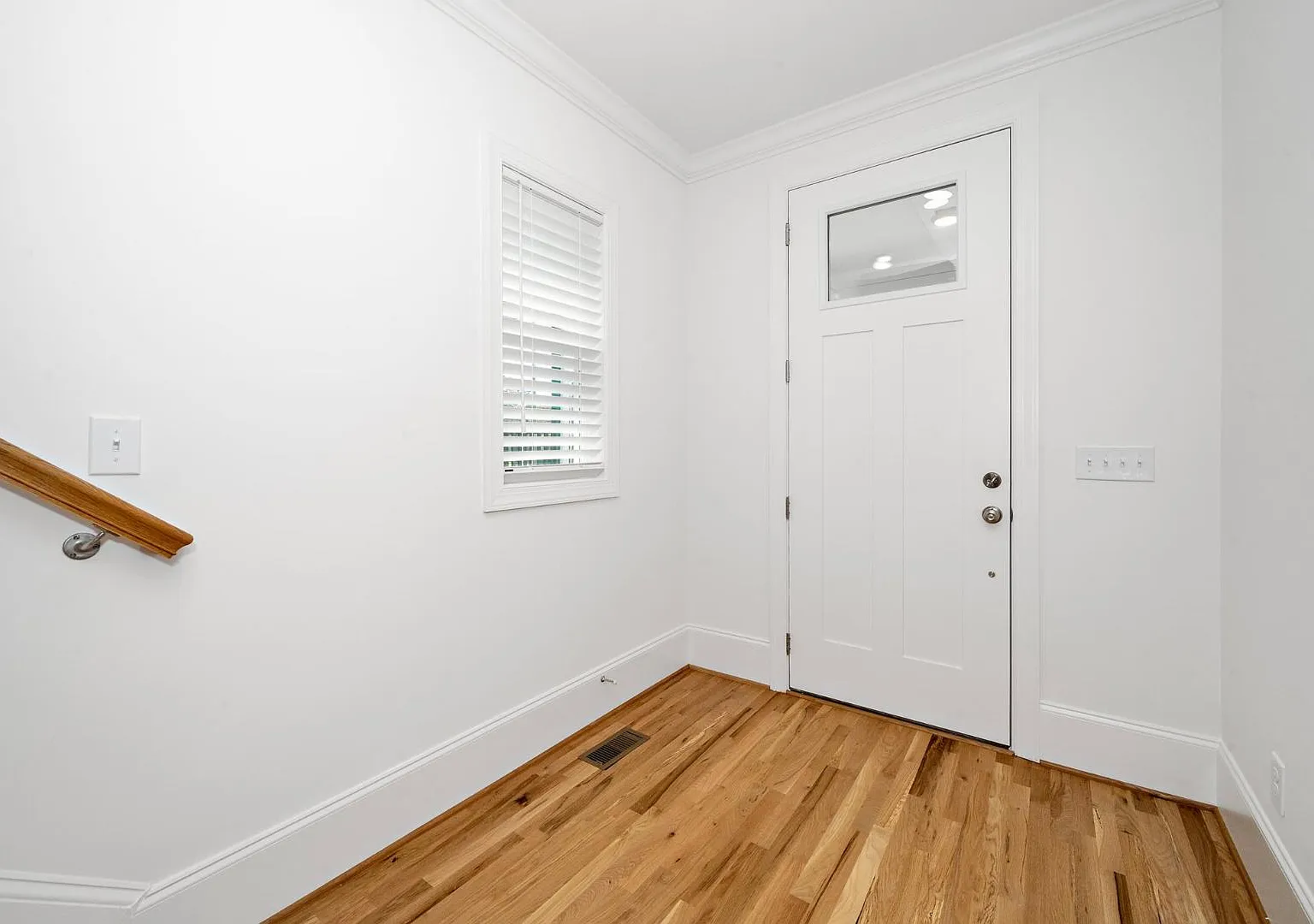 3805 Burt Dr — Photo 2