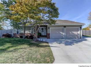 1221 7th St, Pawnee, IL 62558