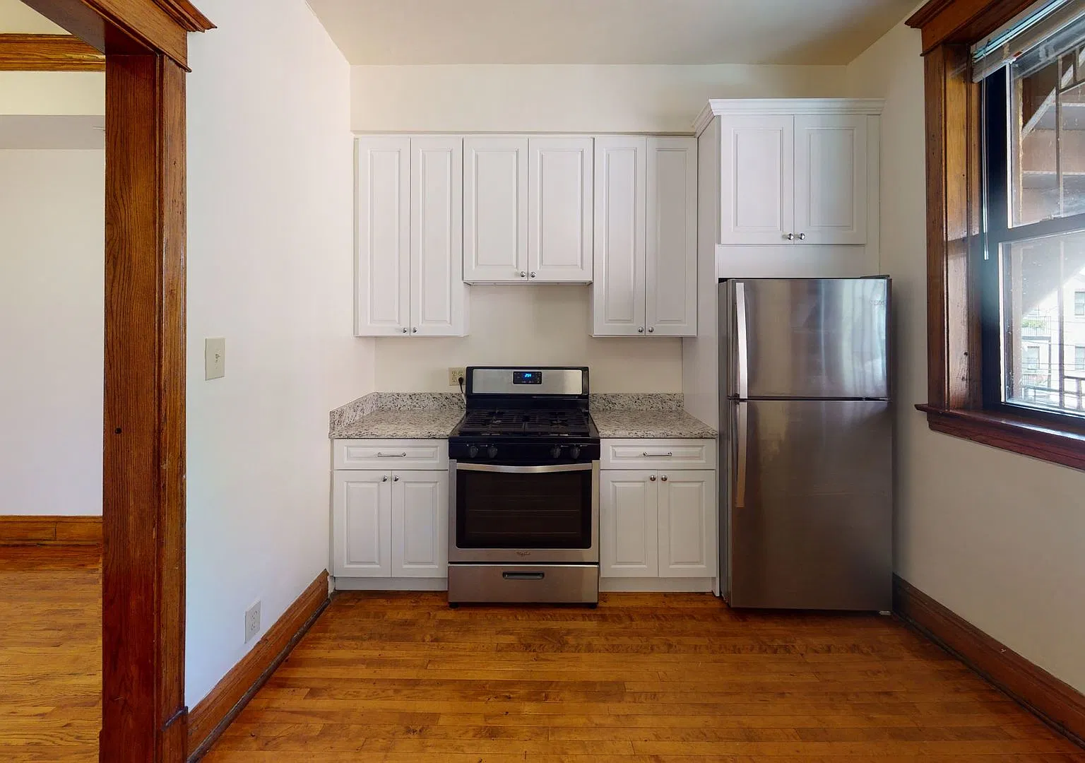3 bed, 1500 sqft, $3,895 — Photo 2