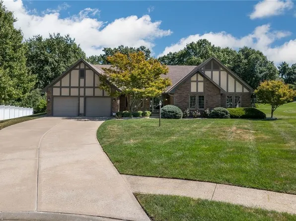 2309 Buckingham St, Saint Joseph, MO 64506