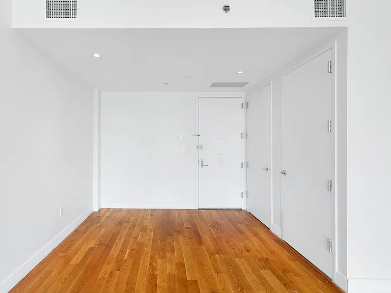 2727 Henry Hudson Pkwy W #504 — Photo 6