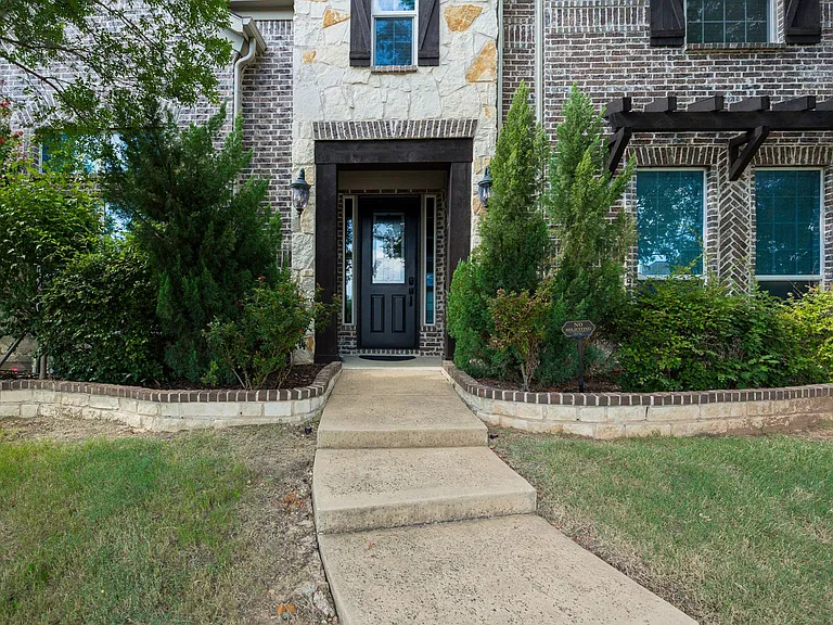 1352 Bentgrass Dr — Photo 4