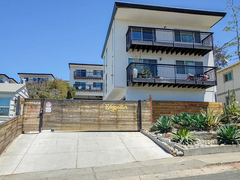 124 Farragut Ave — Photo 31