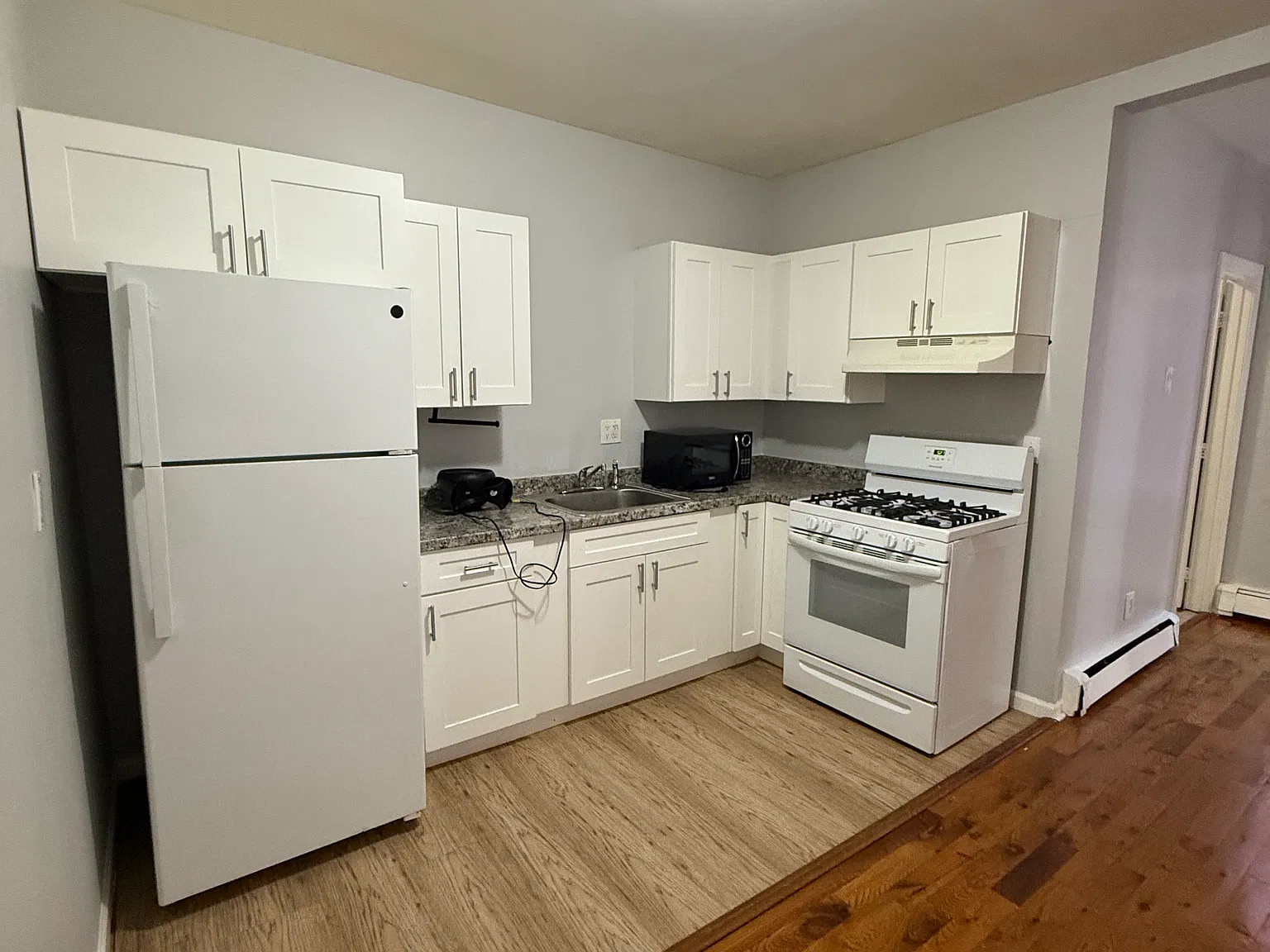 2 bed, 700 sqft, $1,750 — Photo 2