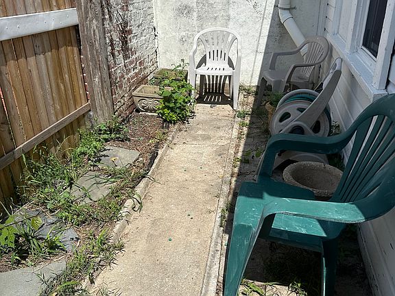 2nd image of 1112 Saville Ave APT B