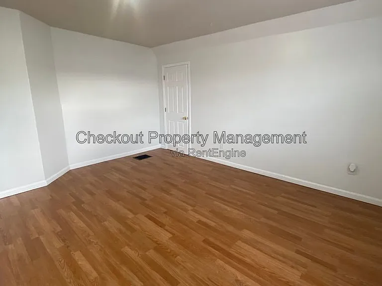 1916 Knox Ave — Photo 14