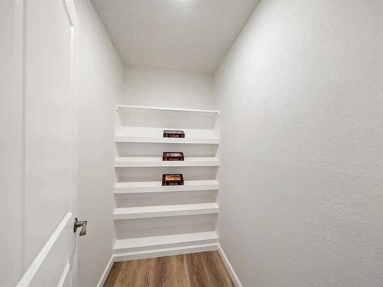 5755 Belvedere St — Photo 14