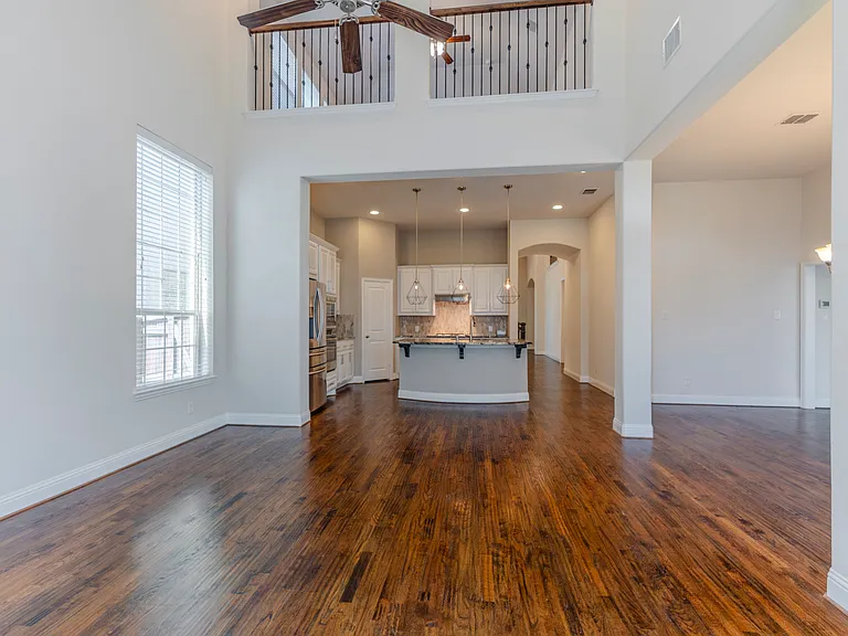 825 Warwick Blvd — Photo 4