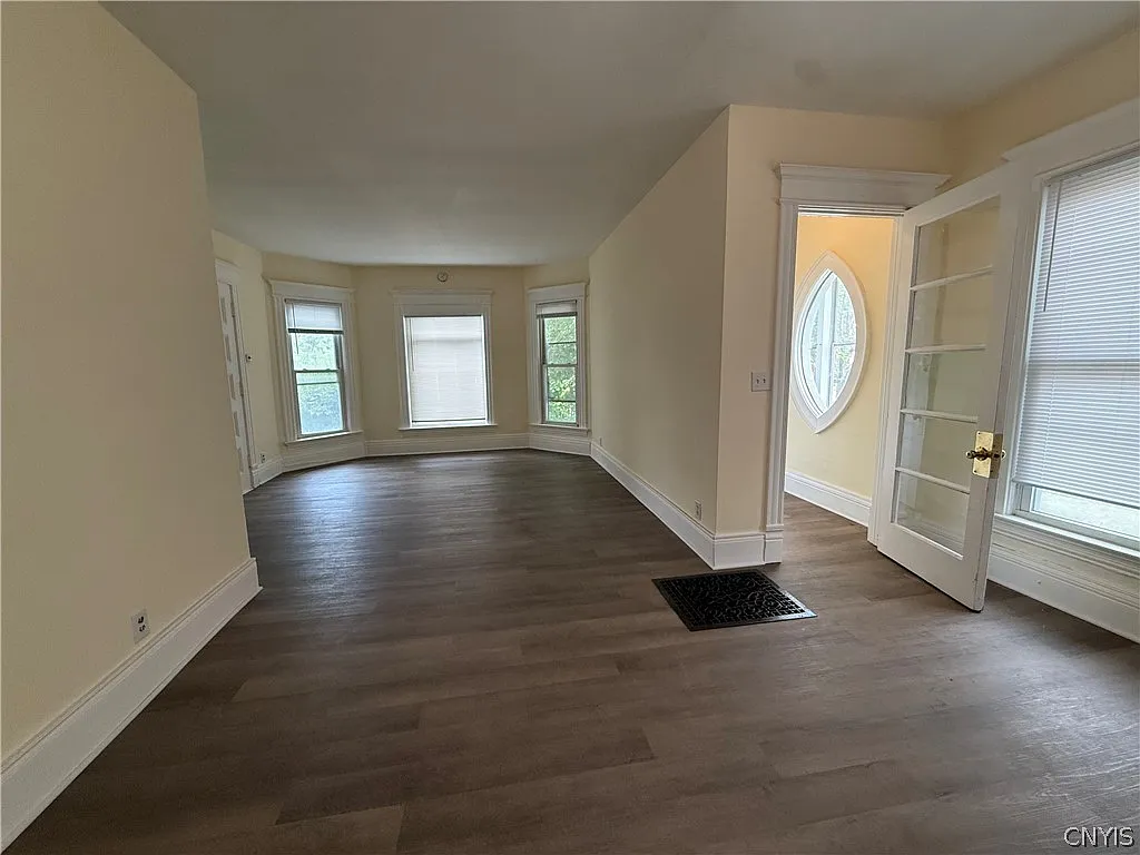 1 bed, 1.0 bath, 550 sqft, $1,100 — Photo 2
