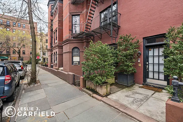 Rented by Leslie J. Garfield | media 11