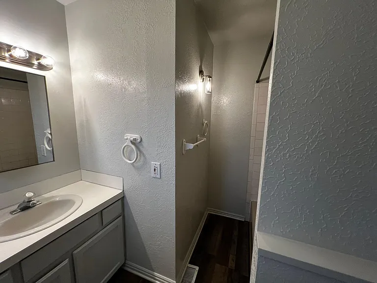 423 N Main St — Photo 20