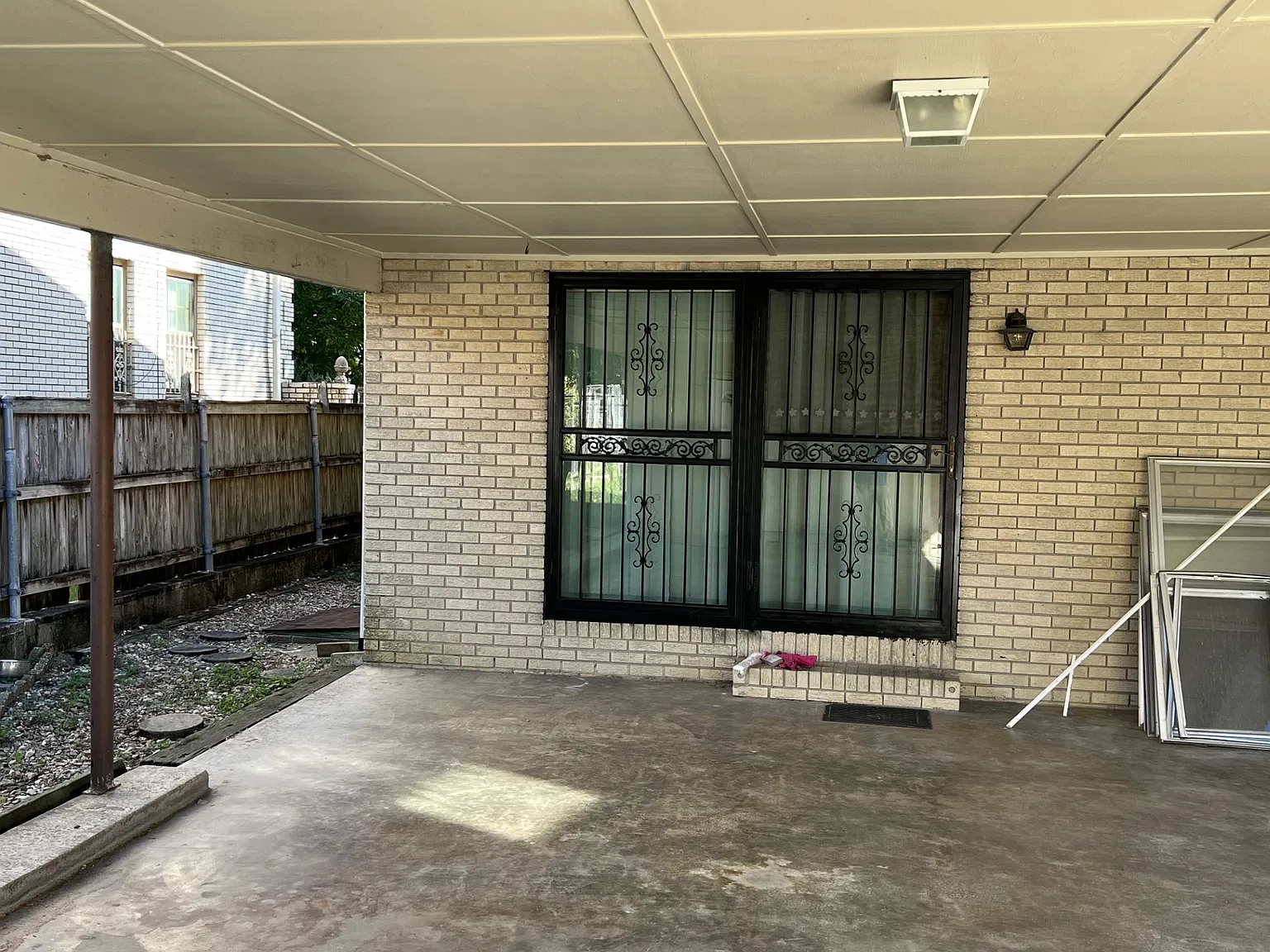 3 bed, 1.5 bath, 1230 sqft, $900 — Photo 2