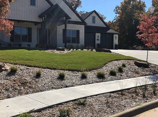 2240 N Windswept Ln, Fayetteville, AR 72703