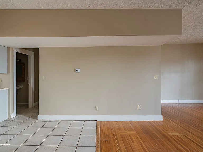 Neil House — Photo 51