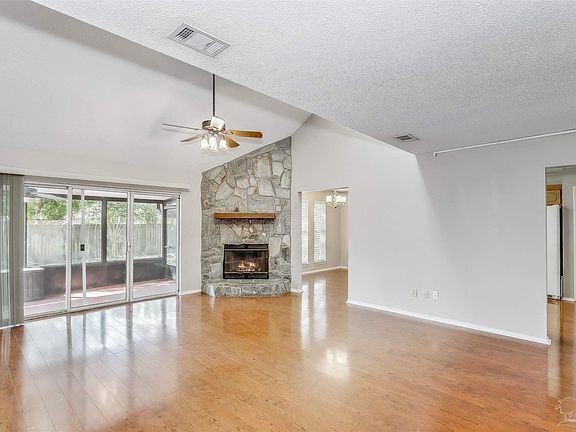3rd image of 4488 Parkwood Sq