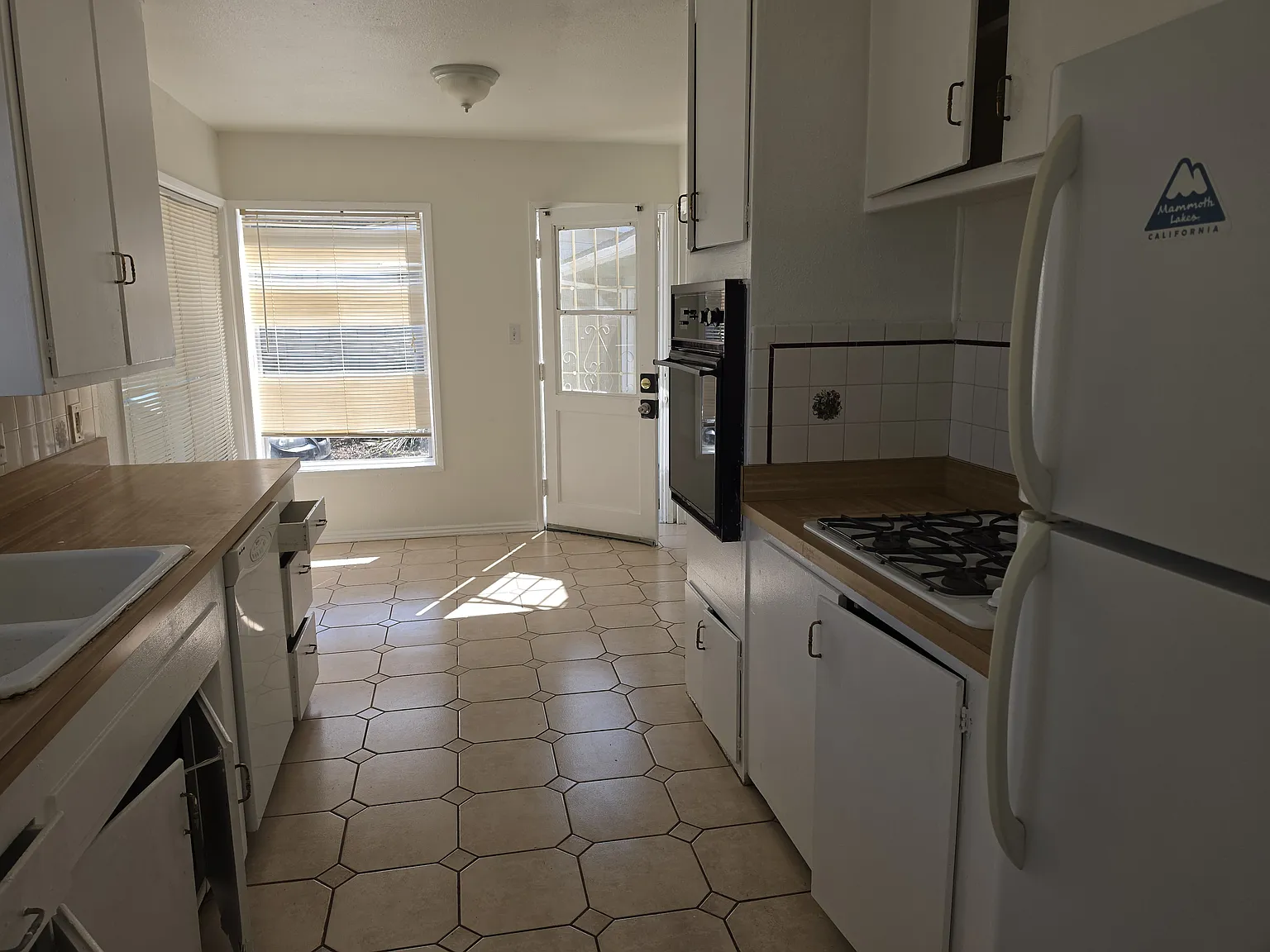 3 bed, 1347 sqft, $3,750 — Photo 2