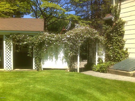 2nd image of 45 Thornhill Rd