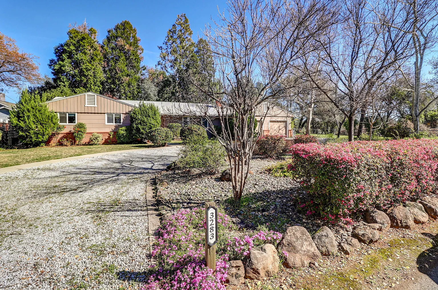 3283 Middleton Ln photo 1