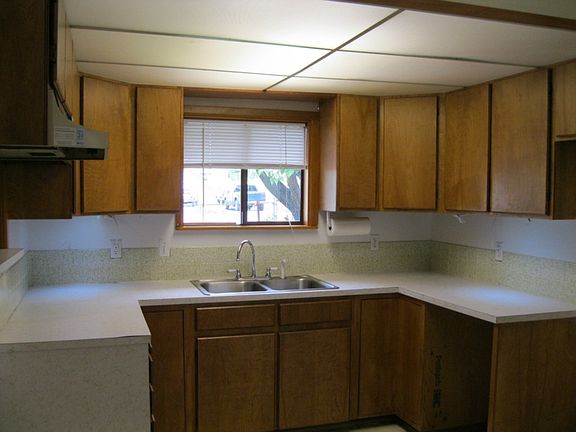 5th image of 410 6th St NE
