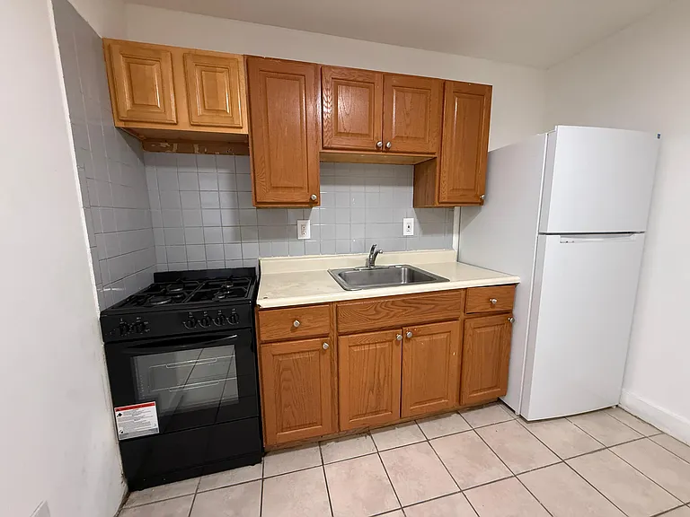 25-27 E 17th St #1E — Photo 1
