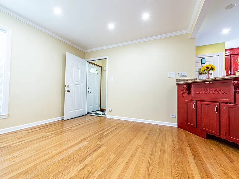 6611 W Foster Ave — Photo 10