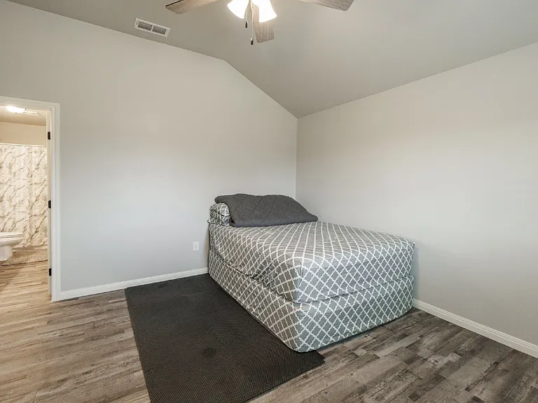 1839 Sweetwater Ln — Photo 12