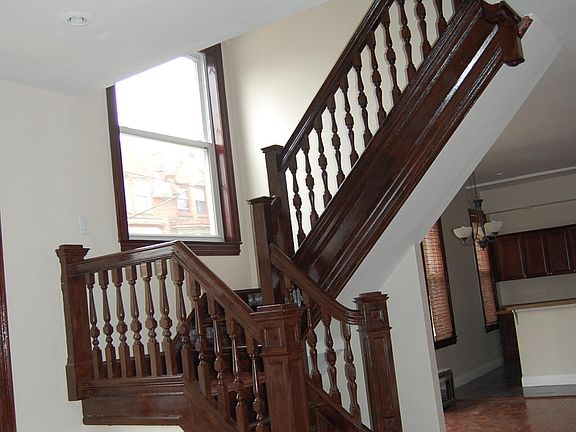 3rd image of 4915 Warrington Ave