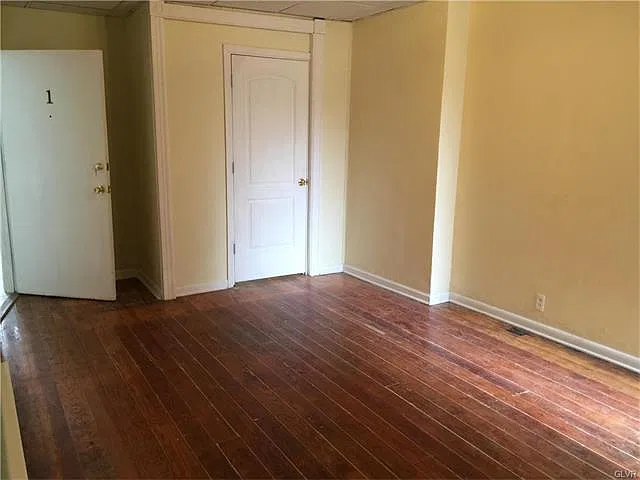 5th 739 N — Photo 2