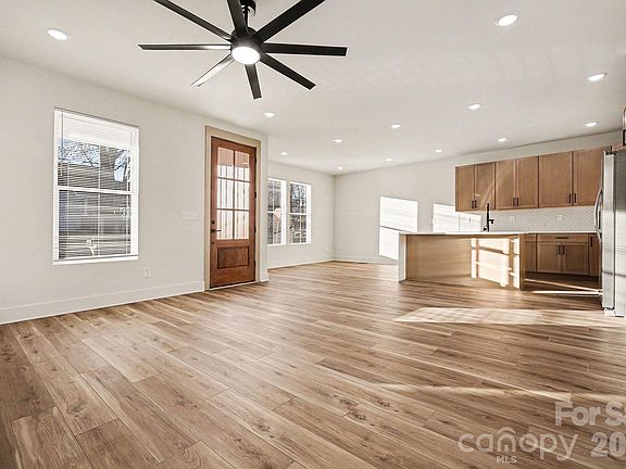 3rd image of 401 Colston St