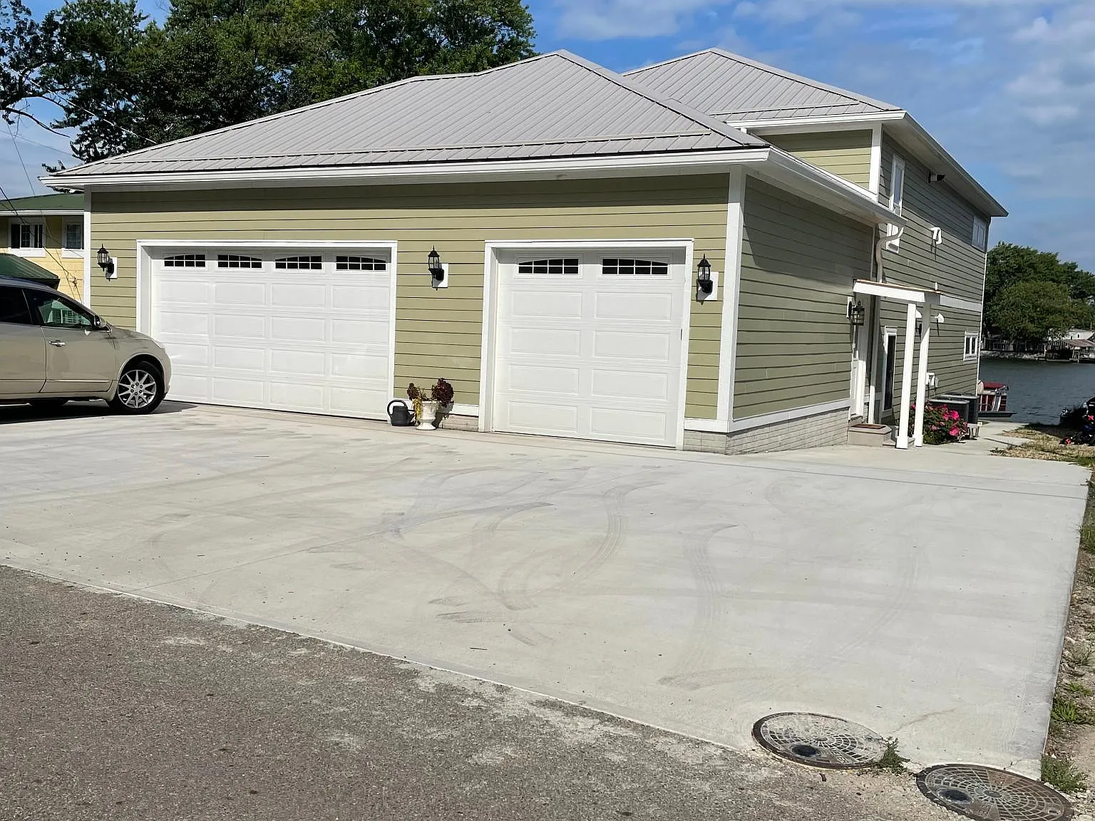 101 Lakeview Dr — Photo 1