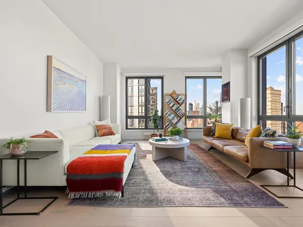 550 Vanderbilt Avenue image 1 of 11