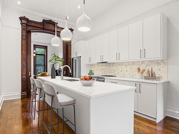 3rd image of 34 7th Ave APT 2