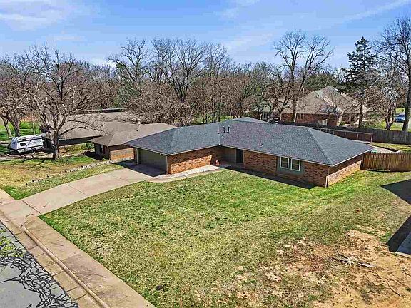 3rd image of 1613 S Mansfield Dr