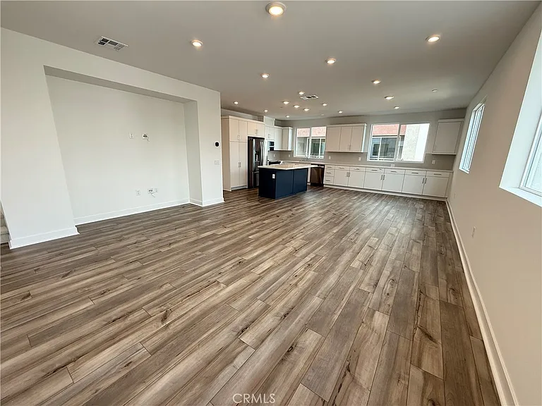 693 S Lyon St — Photo 9