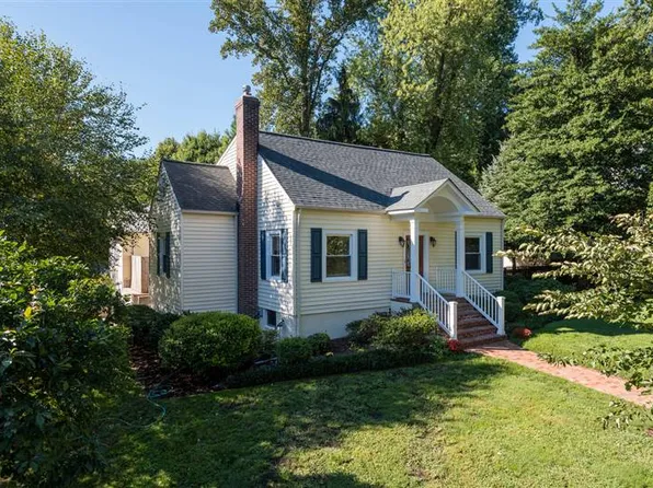 1301 Gibson Pl, Falls Church, VA 22046