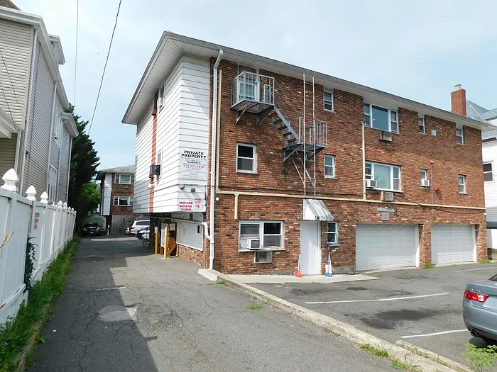 1 bed, 1.0 bath, 600 sqft, $1,595 — Photo 1