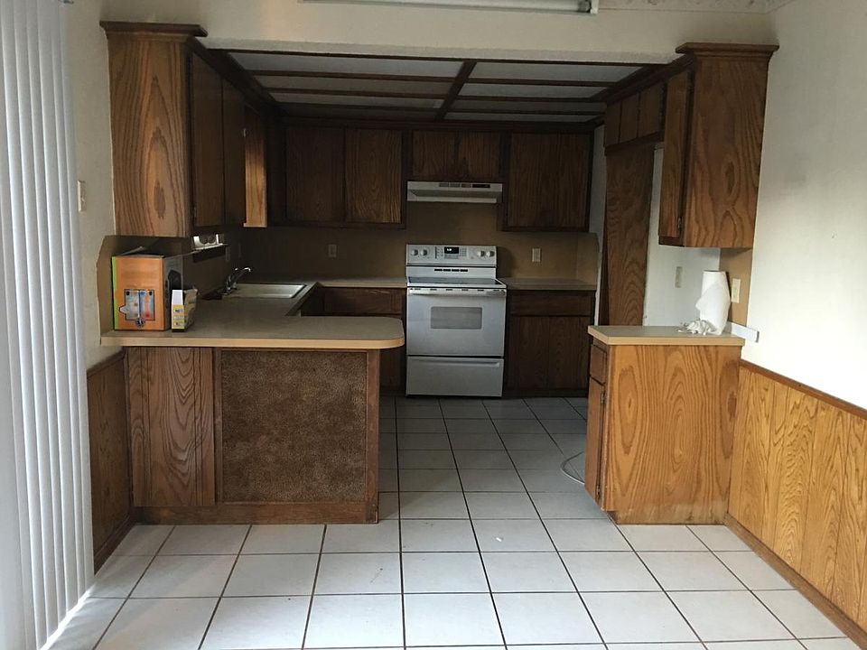 2nd image of 10313 Hillcrest Dr